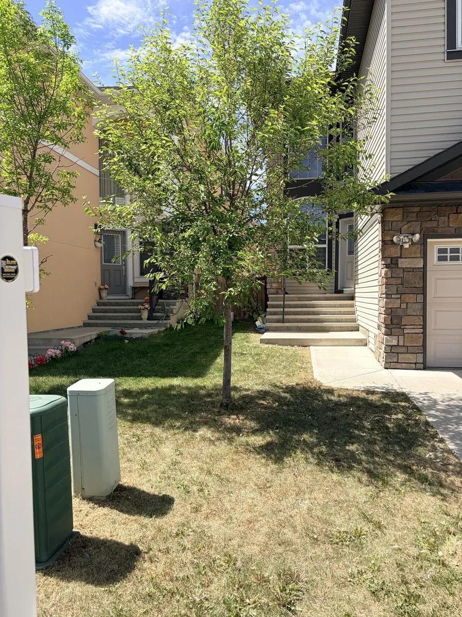 Same front yard after Edge Property Services mowing and cleanup